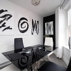 Stunning Sea Views - Barry's Retreat By Ty Sa , Barry United Kingdom